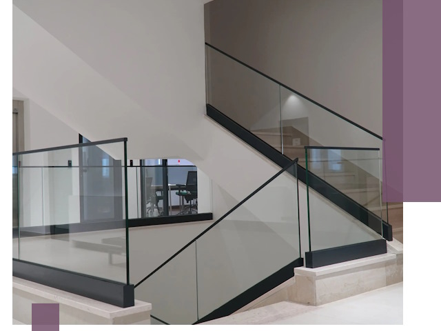 Стеклянные перила премиум-класса с установкой в Саратове