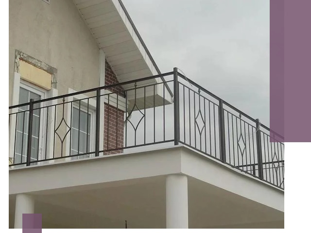 Изготовление балконных ограждений в Саратове из металла и стекла