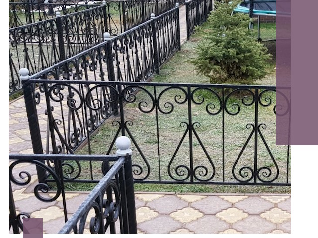 Кованые газонные ограждения под ключ в Саратове